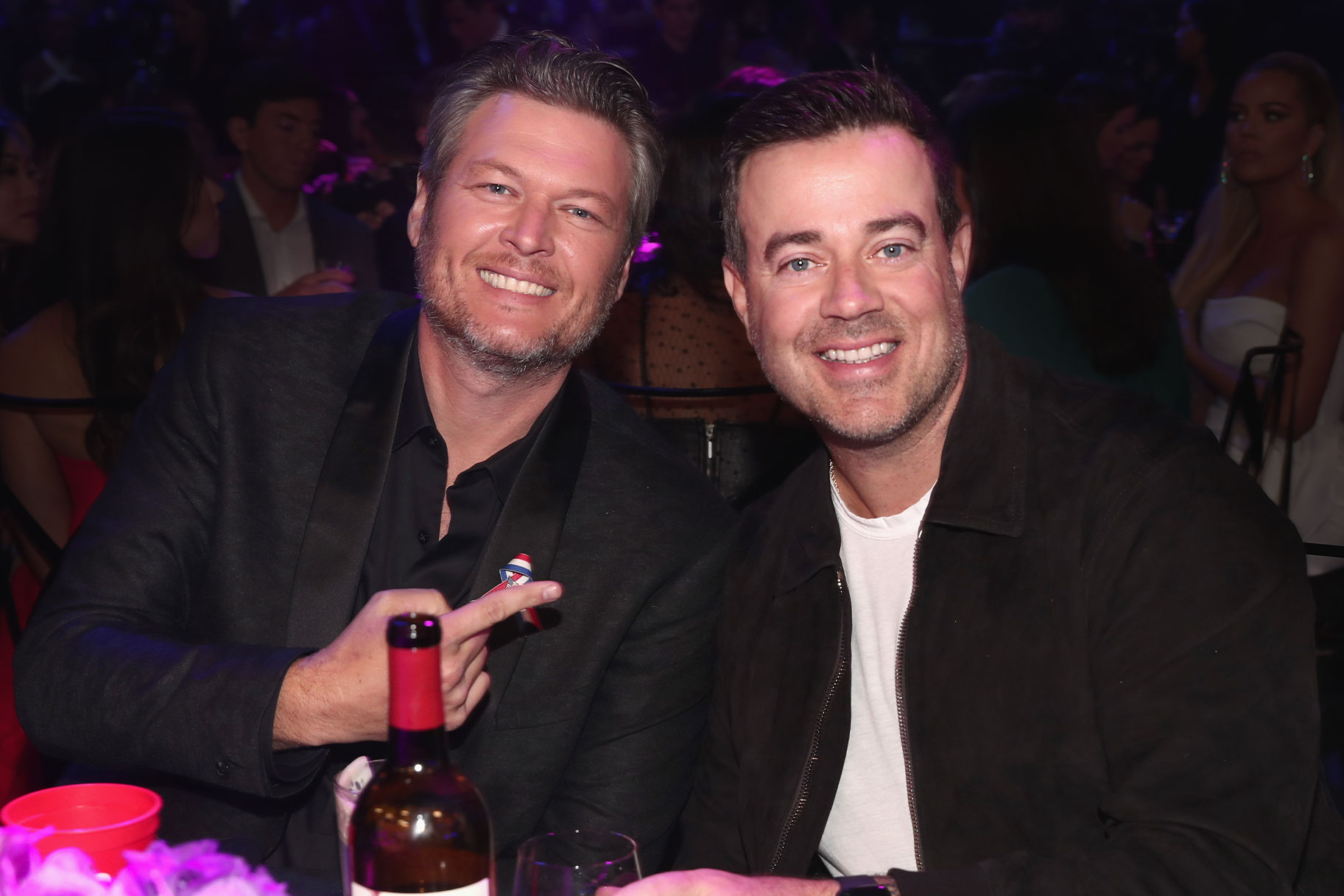 Blake Shelton and Carson Daly sitting together