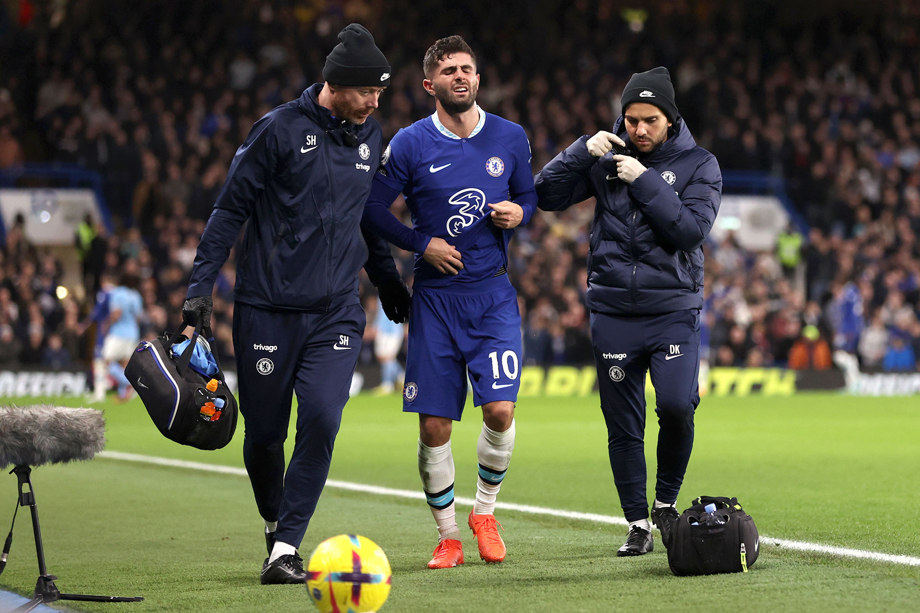 Christian Pulisic Leaving the Field During a Premiere League Match