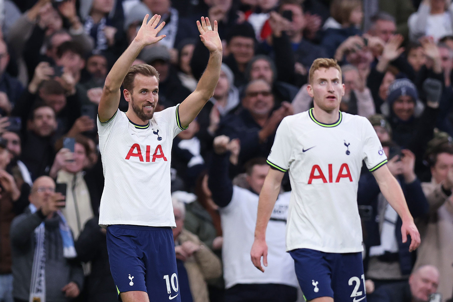 Harry Kane waving to a stadium crowd