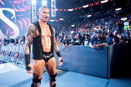 Randy Orton walking to the ring