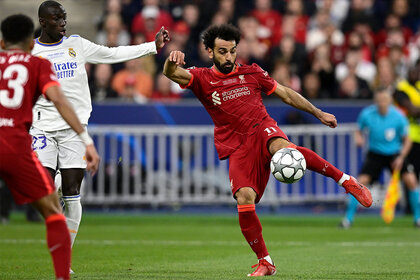 Mohamed Salah of Liverpool shoots during the UEFA Champions League final match between Liverpool FC and Real Madrid