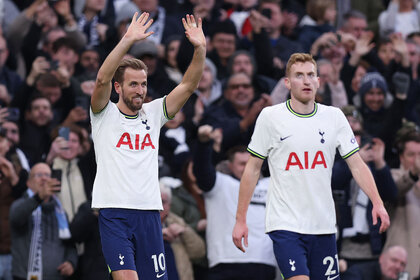 Harry Kane waving to a stadium crowd