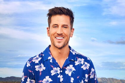 Jordan Rodgers wears a blue floral Hawaiian shirt on The Big D