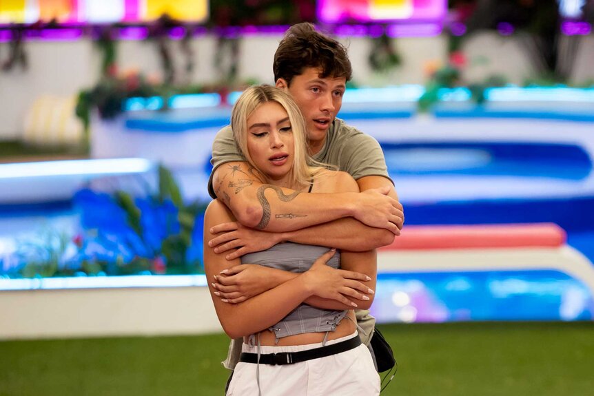 Robert Rausch hugging a crying Andrea Carmona on Love Island USA 612